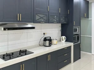 lemari dapur aluminium hitam